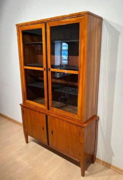 Vitrine Biedermeier en bois de cerisier, sud de l'Allemagne, 1830