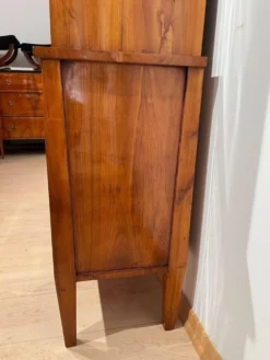 Vitrine Biedermeier en bois de cerisier, sud de l'Allemagne, 1830