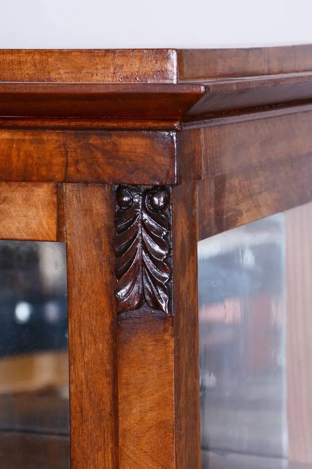 Vitrine Biedermeier en noyer, années 1830