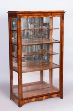 Vitrine Biedermeier en noyer, années 1830
