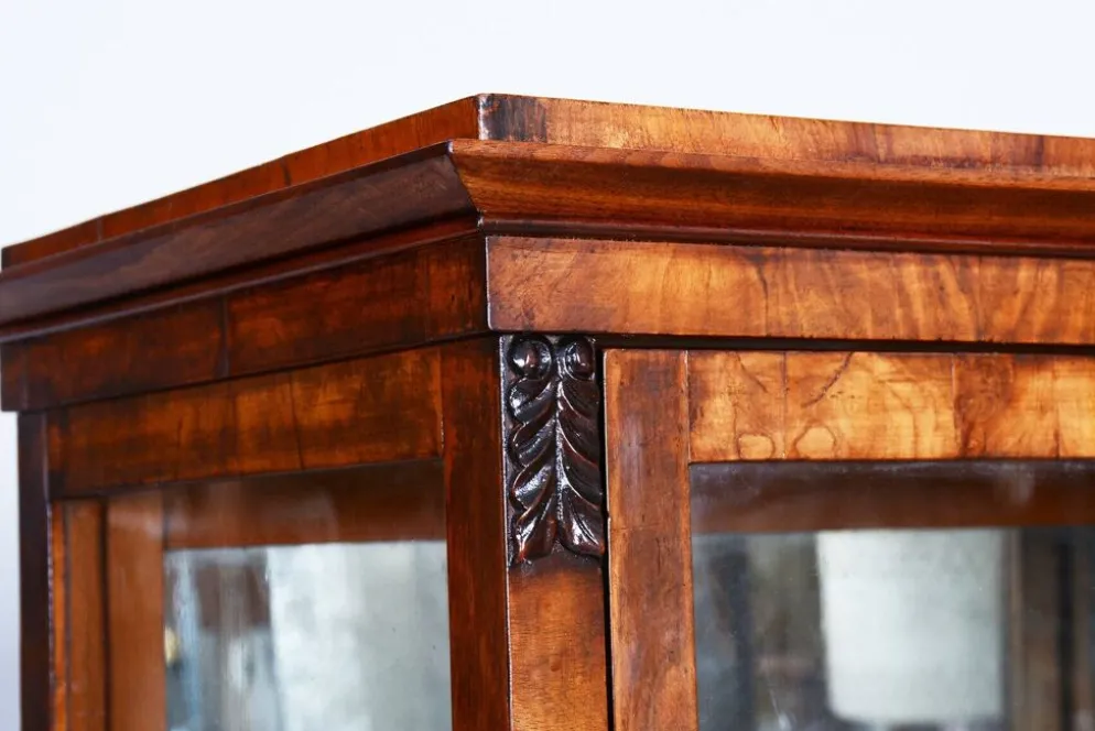 Vitrine Biedermeier en noyer, années 1830