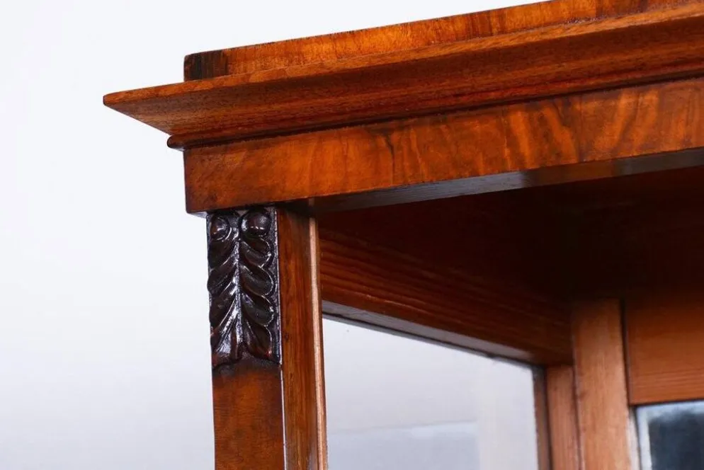 Vitrine Biedermeier tchèque en noyer et épicéa, années 1830