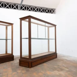 Vitrine centrale de musée en chêne – Début du XXe siècle