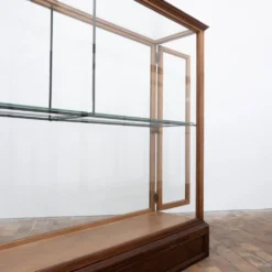 Vitrine centrale de musée en chêne – Début du XXe siècle