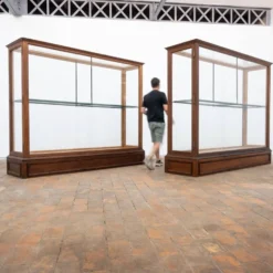 Vitrine centrale de musée en chêne – Début du XXe siècle