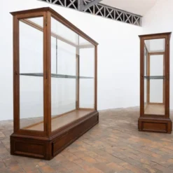 Vitrine centrale de musée en chêne – Début du XXe siècle