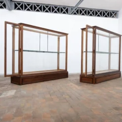 Vitrine centrale de musée en chêne – Début du XXe siècle