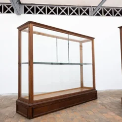 Vitrine centrale de musée en chêne – Début du XXe siècle