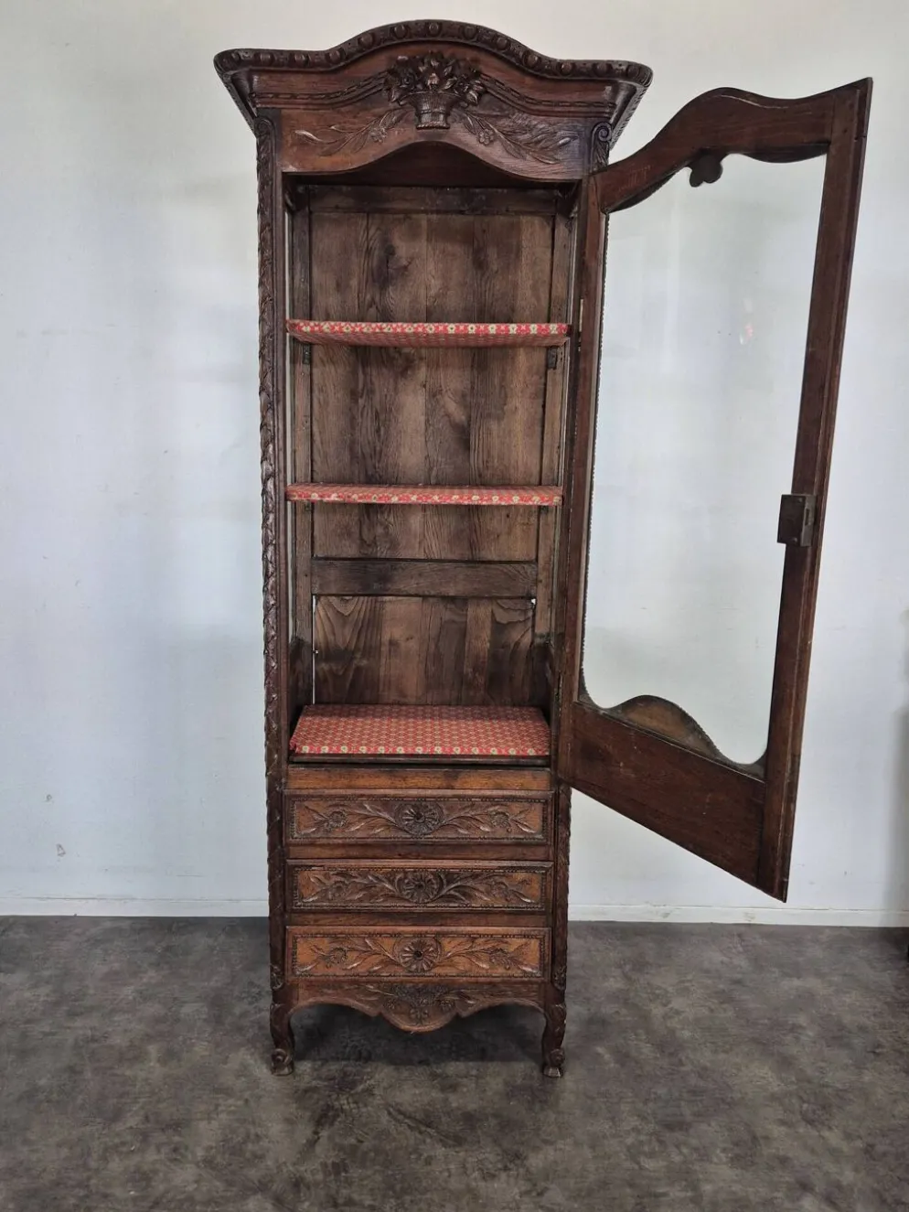 Vitrine commode bonnetière normande du XIXème