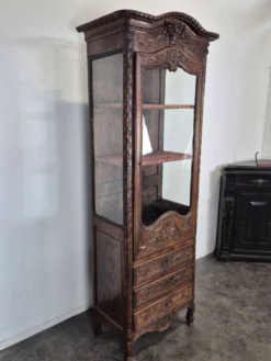 Vitrine commode bonnetière normande du XIXème