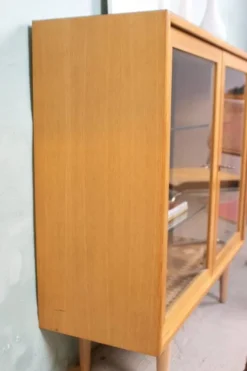 Vitrine, commode, buffet danois vintage en chêne, milieu du siècle