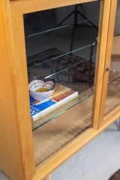 Vitrine, commode, buffet danois vintage en chêne, milieu du siècle