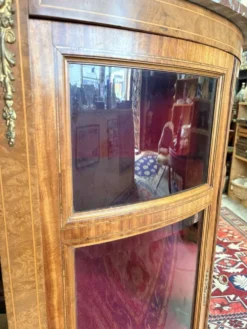 Vitrine d’angle ancienne Napoléon III en marqueterie et marbre - XIXe