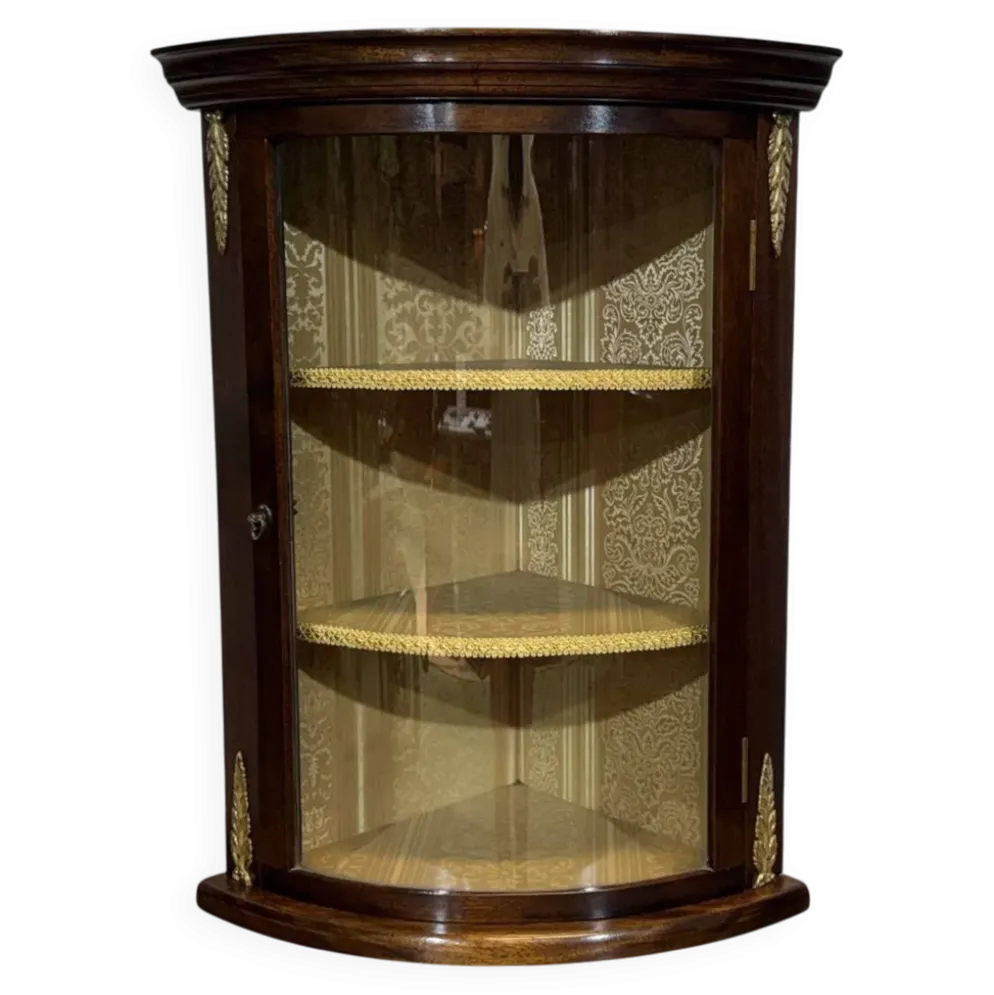 Vitrine d'angle murale anglaise en acajou des années 1950