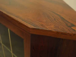 Vitrine d'angle, placage en bois de rose, Danemark années 1970