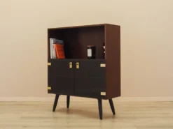 Vitrine danoise avec portes en verre et finition contrastée, années 1970