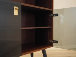 Vitrine danoise avec portes en verre et finition contrastée, années 1970