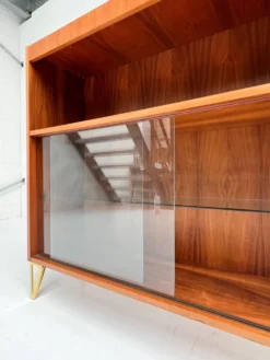 Vitrine danoise de 101 cm de haut, années 1970