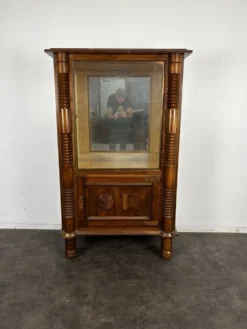 Vitrine dans le gout de Dudouyt en chêne à colonnes cannelées