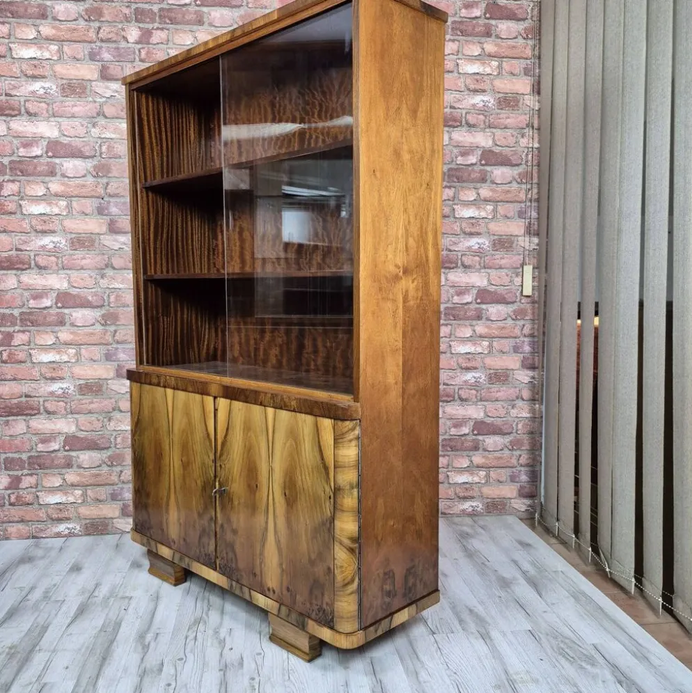 Vitrine de bibliothèque de style Art Déco des années 1950 restaurée avec placage en flamme