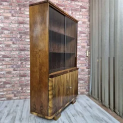 Vitrine de bibliothèque de style Art Déco des années 1950 restaurée avec placage en flamme