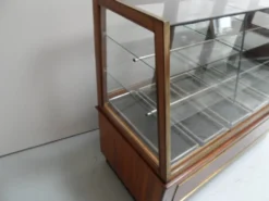 Vitrine de boulangerie vintage