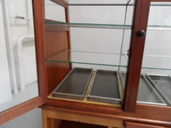 Vitrine de boulangerie vintage