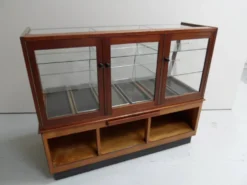 Vitrine de boulangerie vintage