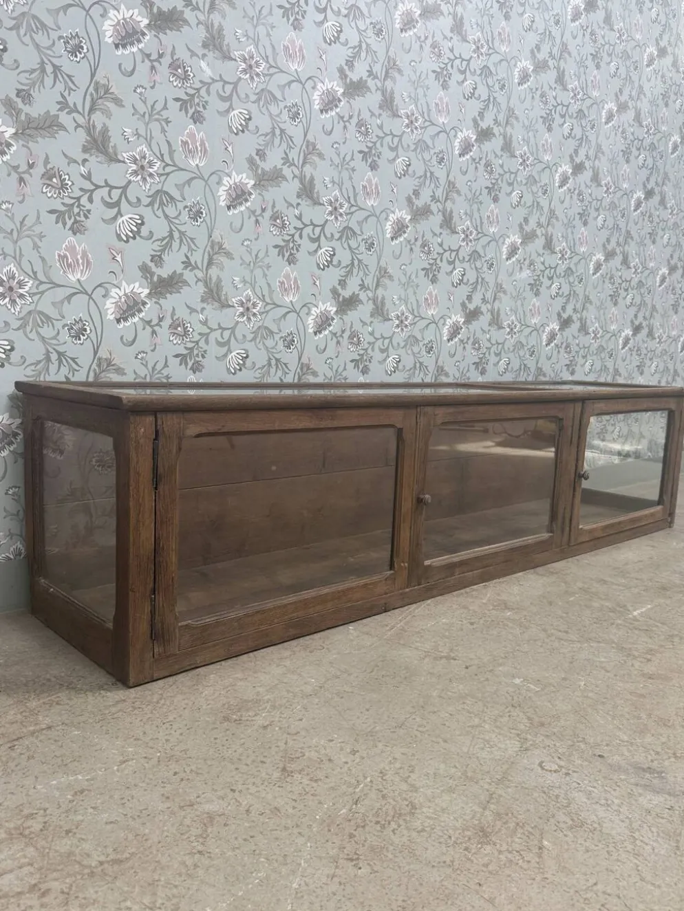 Vitrine de magasin ancienne en chêne (rénovée)