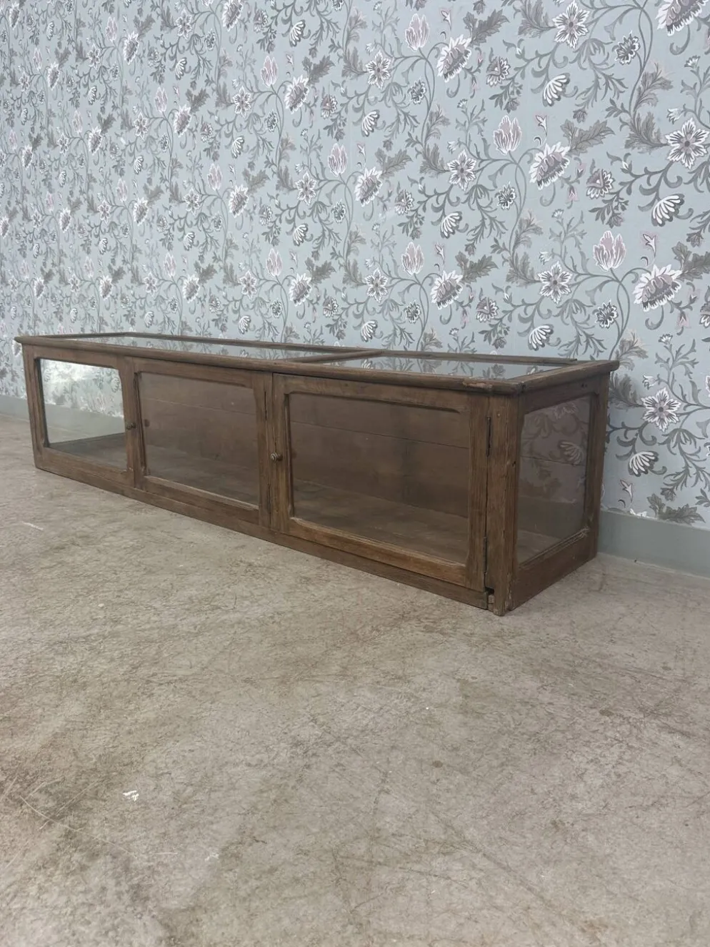 Vitrine de magasin ancienne en chêne (rénovée)