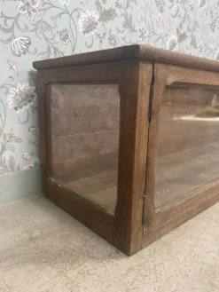 Vitrine de magasin ancienne en chêne (rénovée)