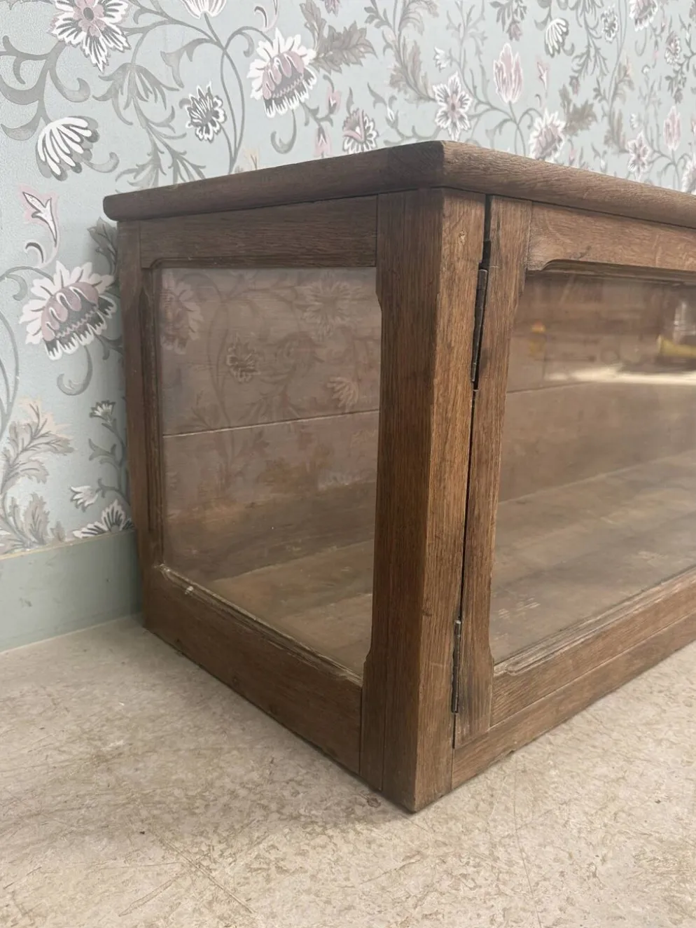 Vitrine de magasin ancienne en chêne (rénovée)