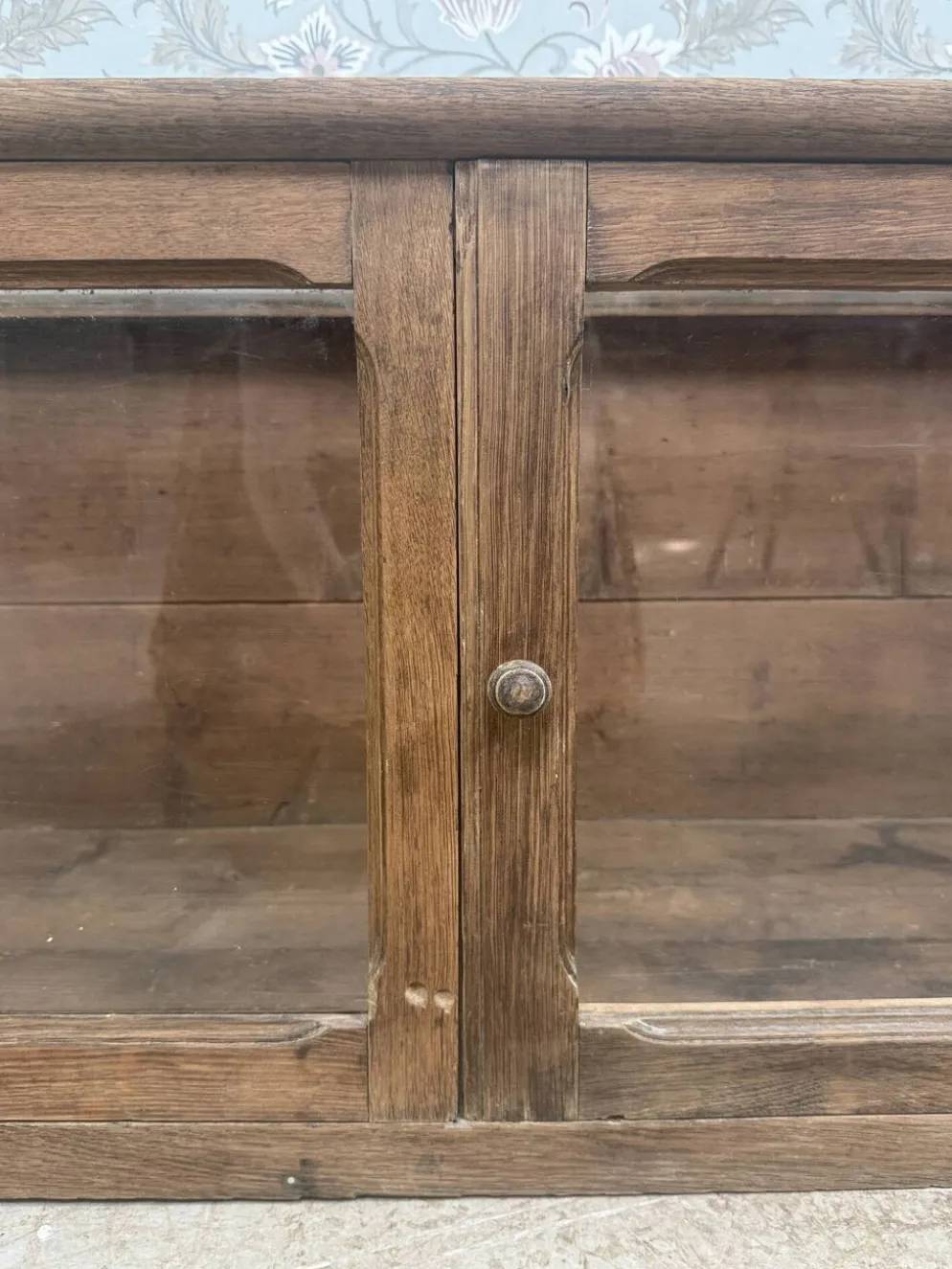 Vitrine de magasin ancienne en chêne (rénovée)