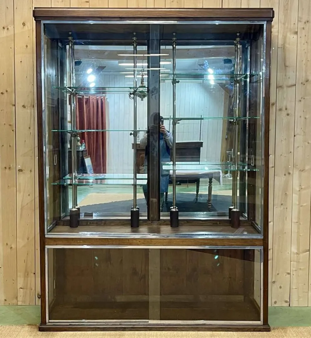 Vitrine de magasin début XXème en chêne à portes coulissantes