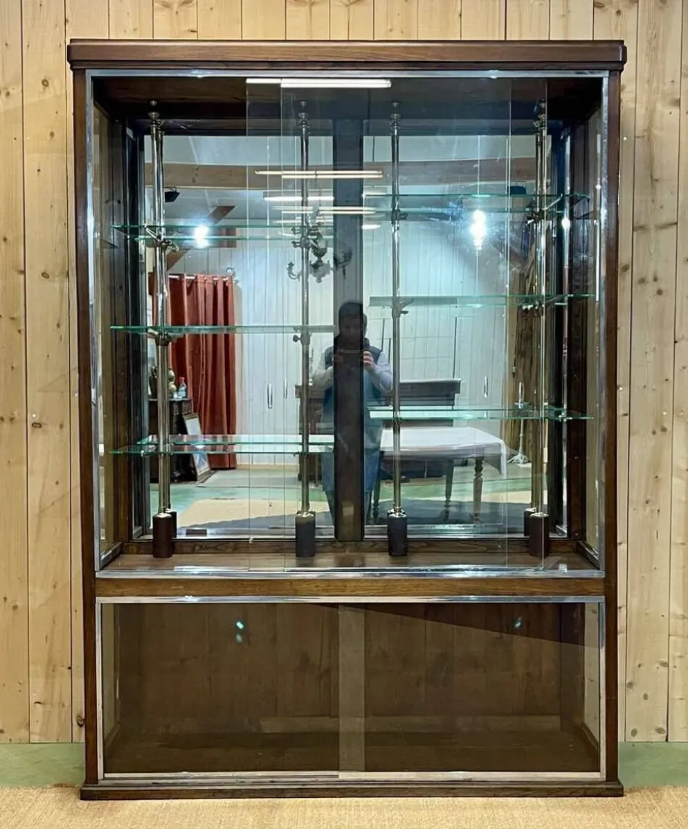 Vitrine de magasin début XXème en chêne à portes coulissantes