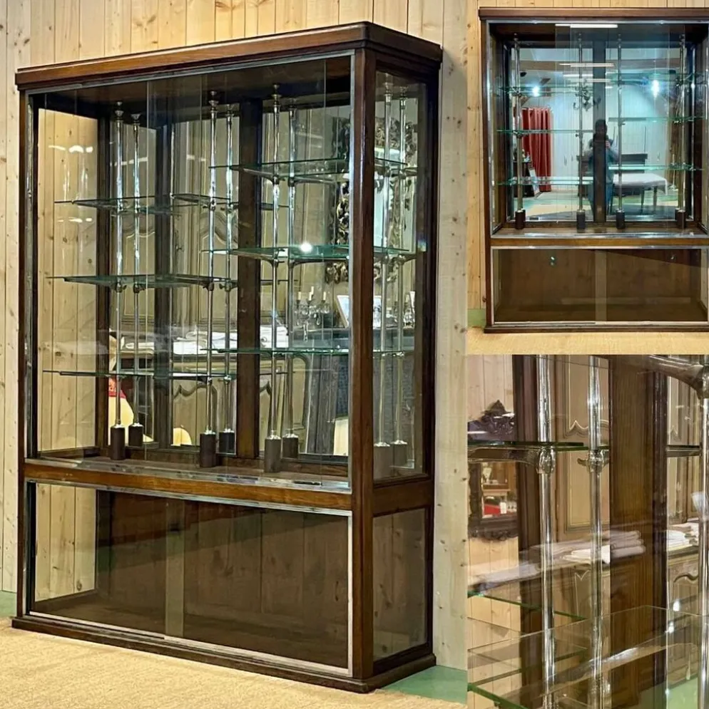 Vitrine de magasin début XXème en chêne à portes coulissantes