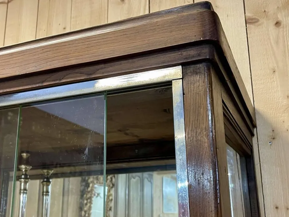 Vitrine de magasin début XXème en chêne à portes coulissantes