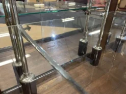 Vitrine de magasin début XXème en chêne à portes coulissantes