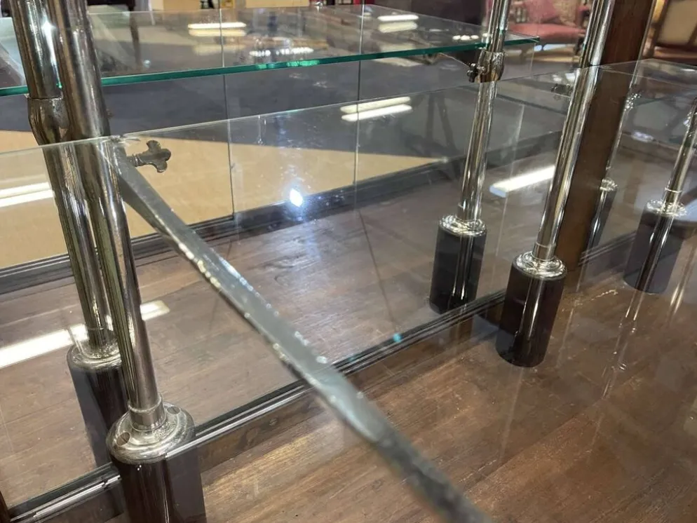 Vitrine de magasin début XXème en chêne à portes coulissantes