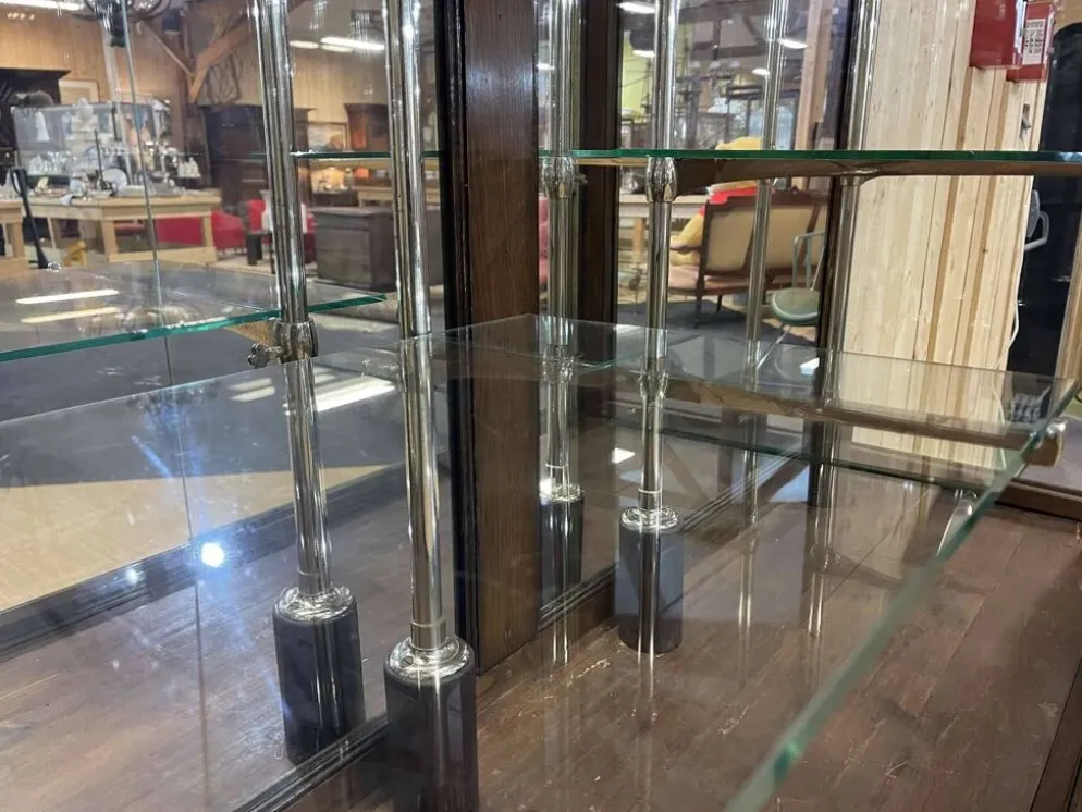 Vitrine de magasin début XXème en chêne à portes coulissantes