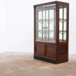 Vitrine de magasin en bois, verre et laiton – début du XXe siècle