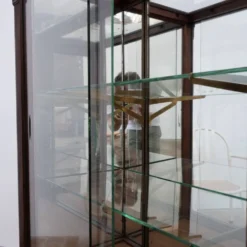 Vitrine de magasin en bois, verre et laiton – début du XXe siècle