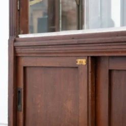 Vitrine de magasin en bois, verre et laiton – début du XXe siècle