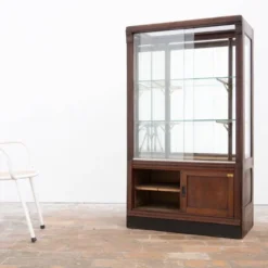Vitrine de magasin en bois, verre et laiton – début du XXe siècle