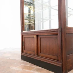 Vitrine de magasin en bois, verre et laiton – début du XXe siècle