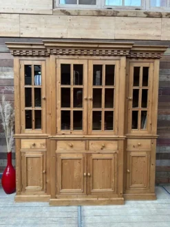 Vitrine de magasin en pin