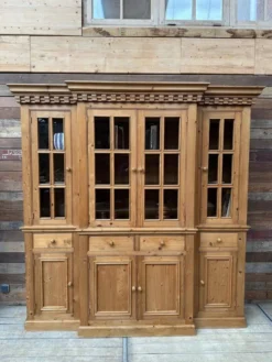 Vitrine de magasin en pin