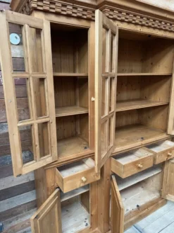Vitrine de magasin en pin