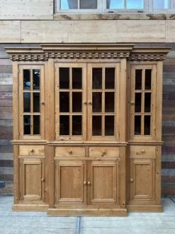 Vitrine de magasin en pin