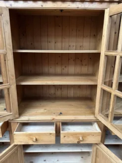 Vitrine de magasin en pin